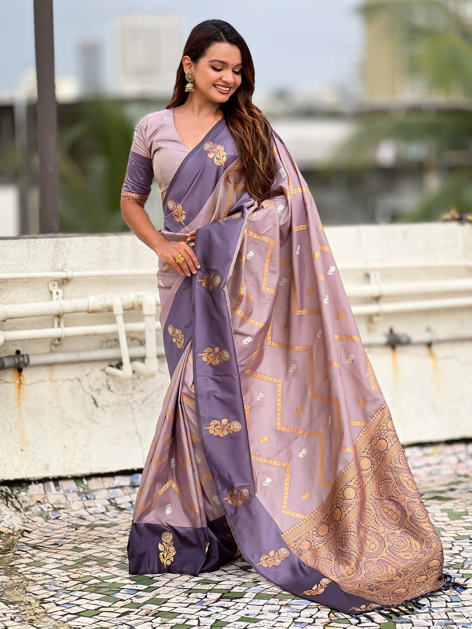 Dusty Lavender Soft Silk Zari Woven Zig Zag Pattern Saree