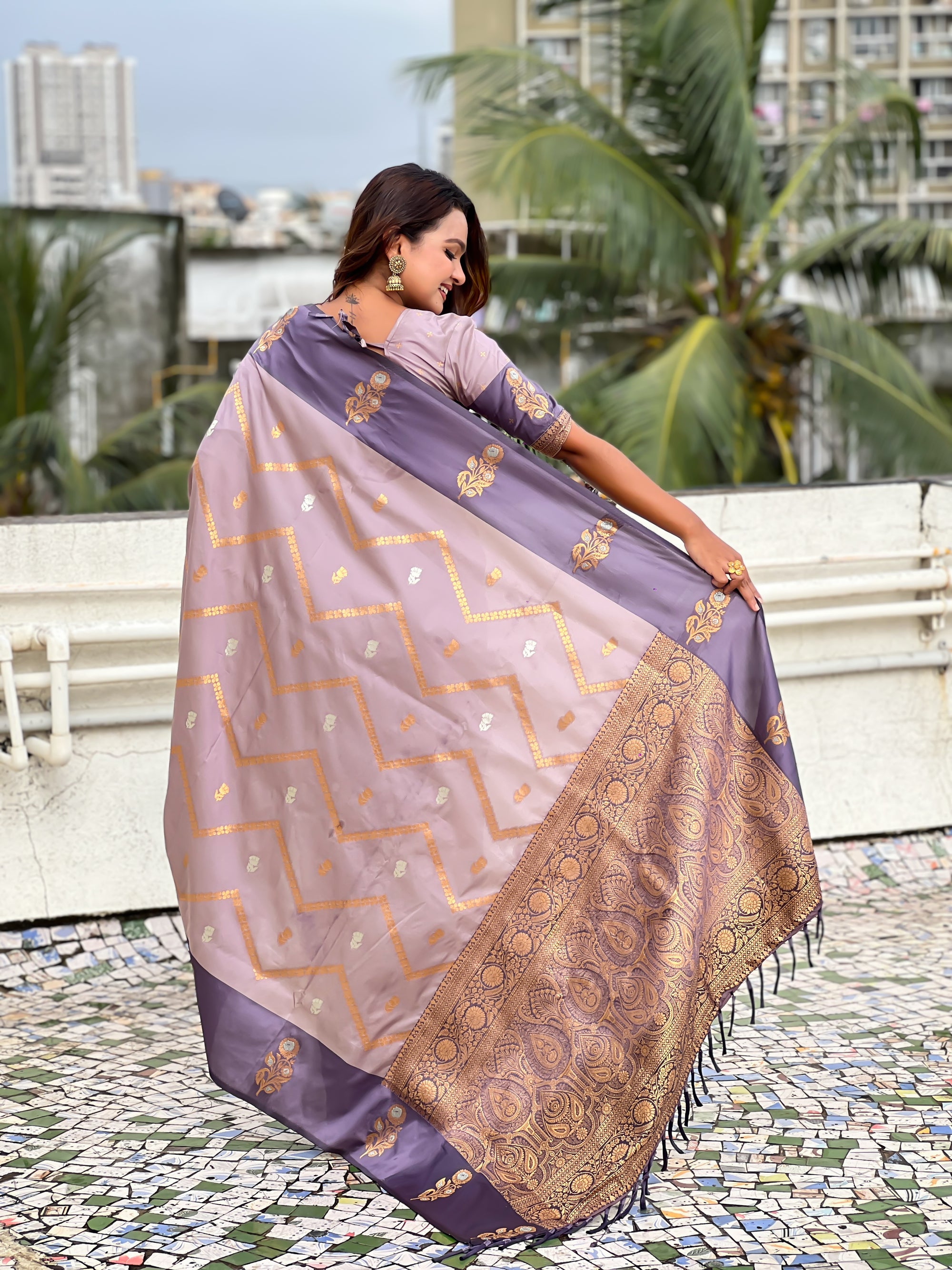 Dusty Lavender Soft Silk Zari Woven Zig Zag Pattern Saree
