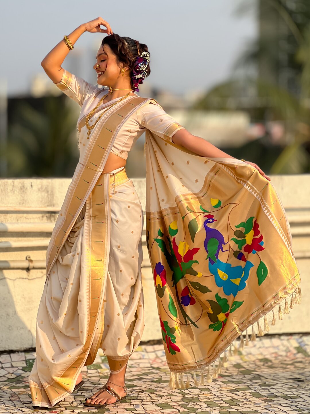 Cream Nauvari Pathani Silk Zari Woven Muniya Border Saree