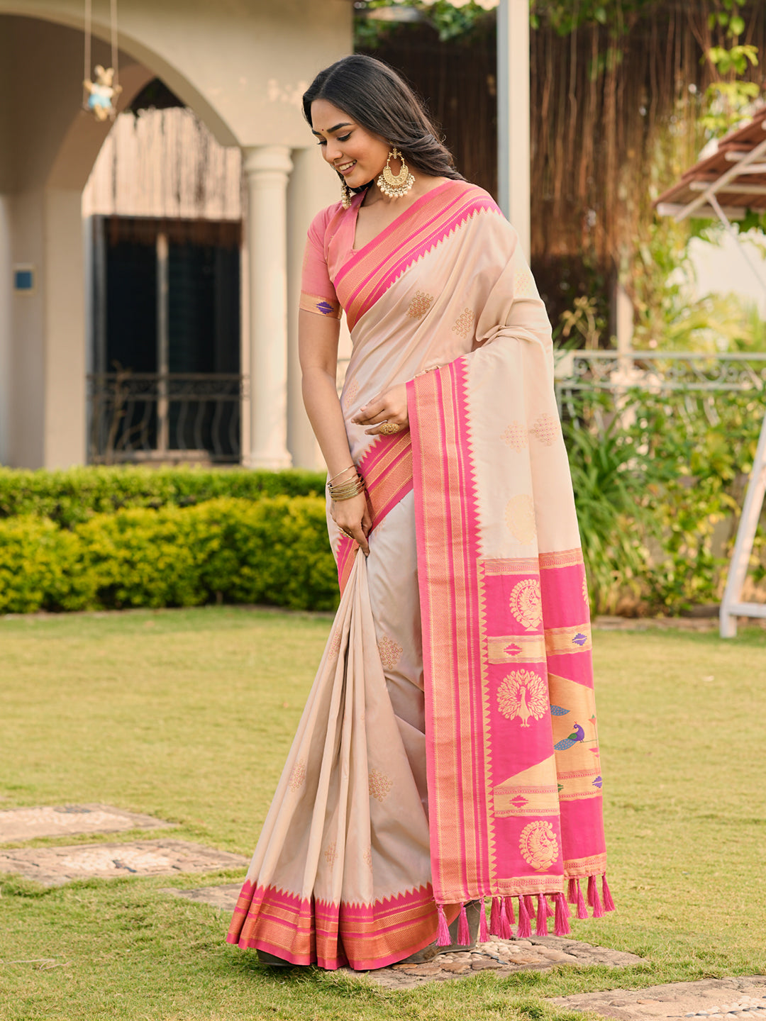 Cream Soft Ikkal Silk Zari Woven Kolam Pattern Saree with Paithani Pallu