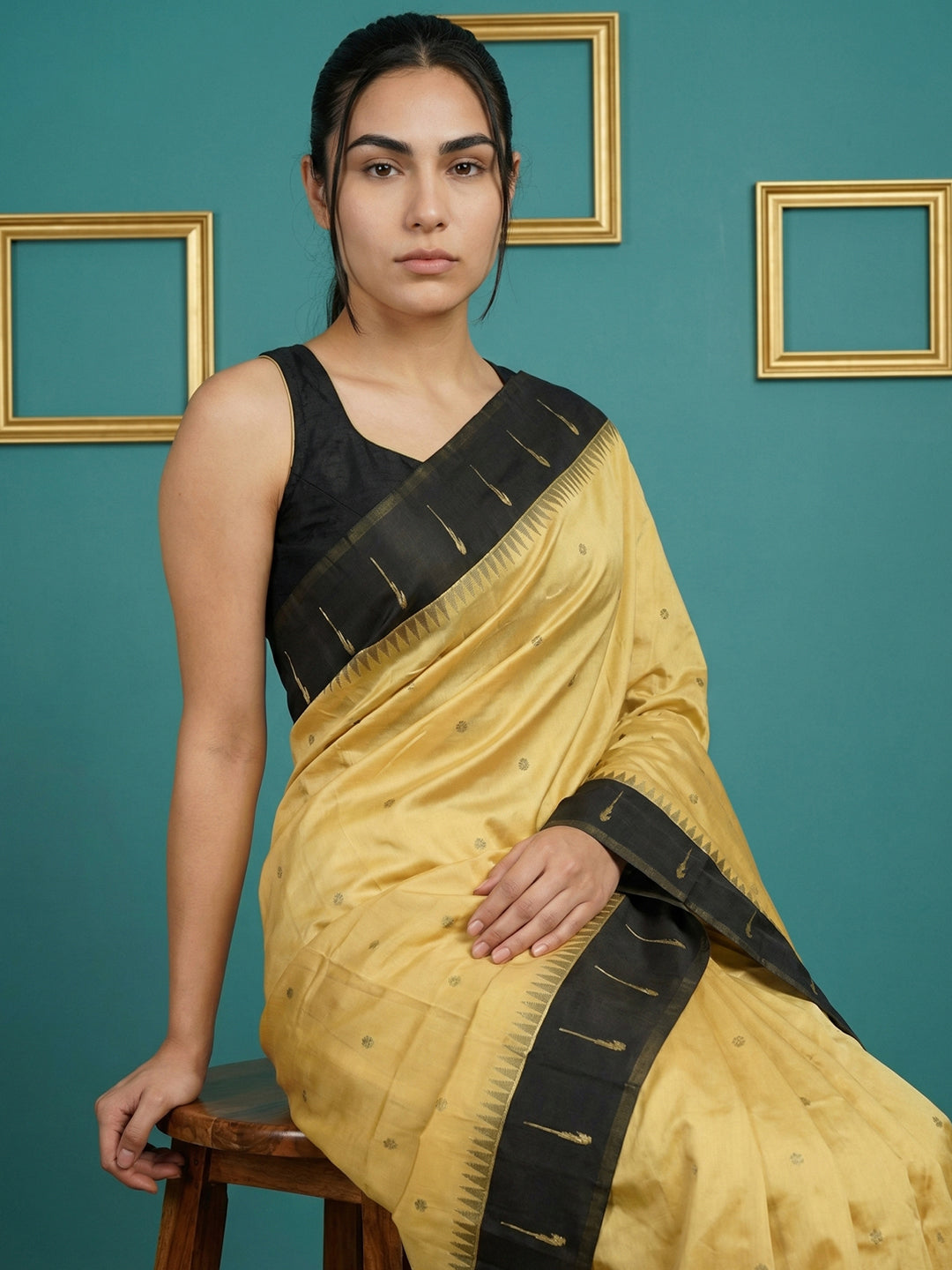 Cream &amp; Black Handloom Traditional Yeola Paithani Silk Saree