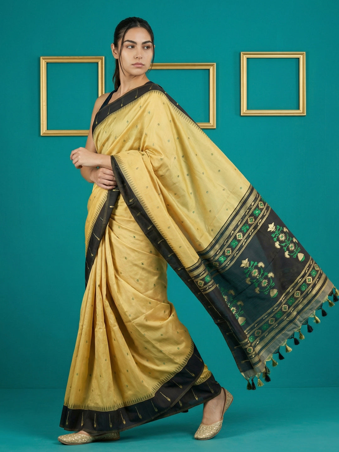 Cream &amp; Black Handloom Traditional Yeola Paithani Silk Saree