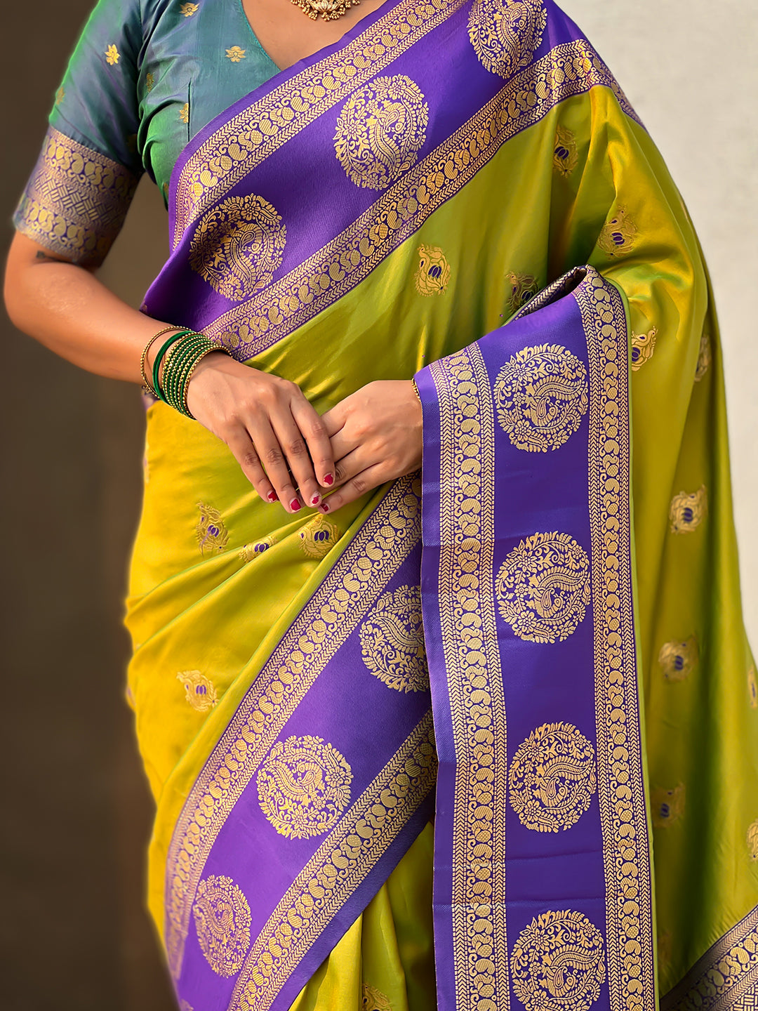 Mehendi Green Soft Silk Peacock Border Motifs Zari Woven Saree