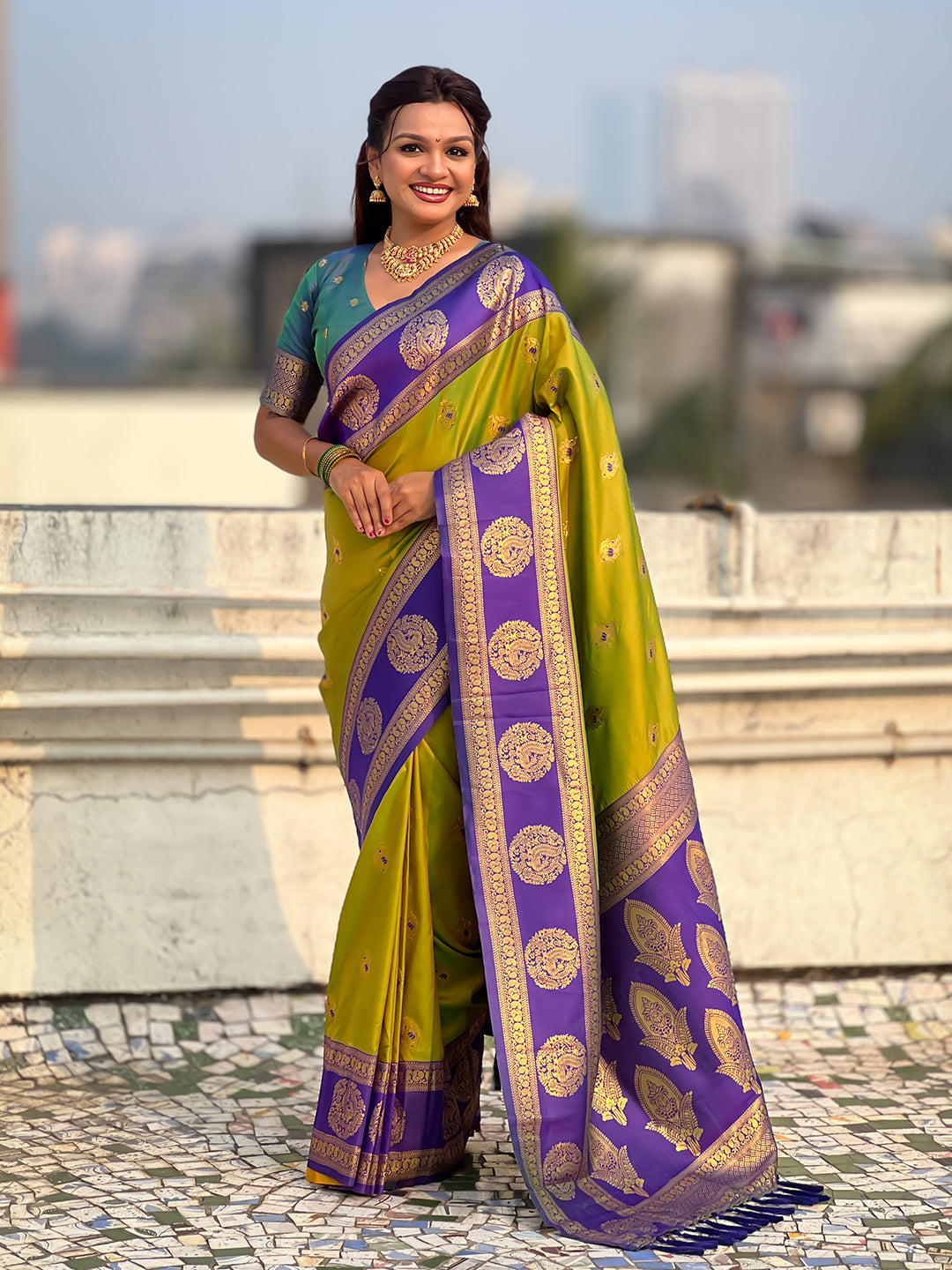 Mehendi Green Soft Silk Peacock Border Motifs Zari Woven Saree
