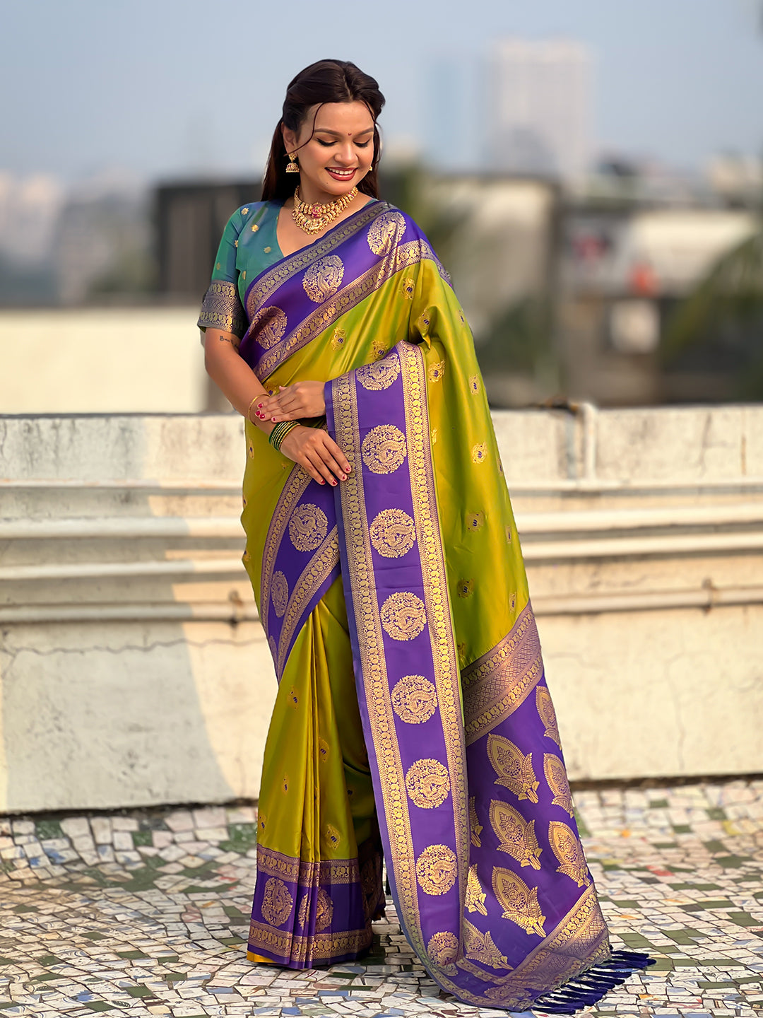 Mehendi Green Soft Silk Peacock Border Motifs Zari Woven Saree