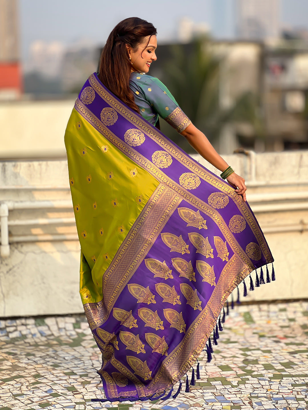 Mehendi Green Soft Silk Peacock Border Motifs Zari Woven Saree