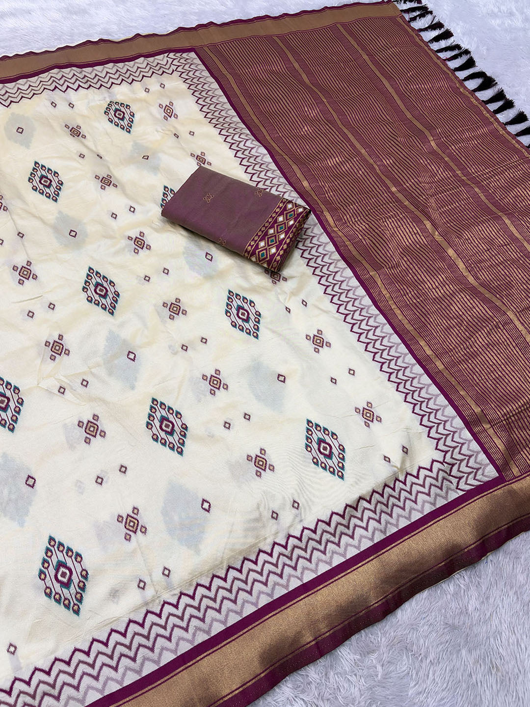 Magenta Premium Soft Ikkat Pochampally Patola Silk Saree