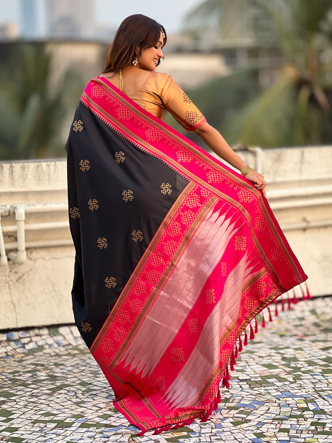 Black Soft Traditional Kolam Art Concept Zari Woven Silk Saree