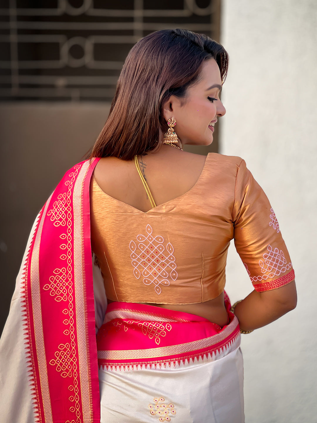 Cream &amp; Pink Soft Traditional Kolam Art Concept Zari Woven Silk Saree
