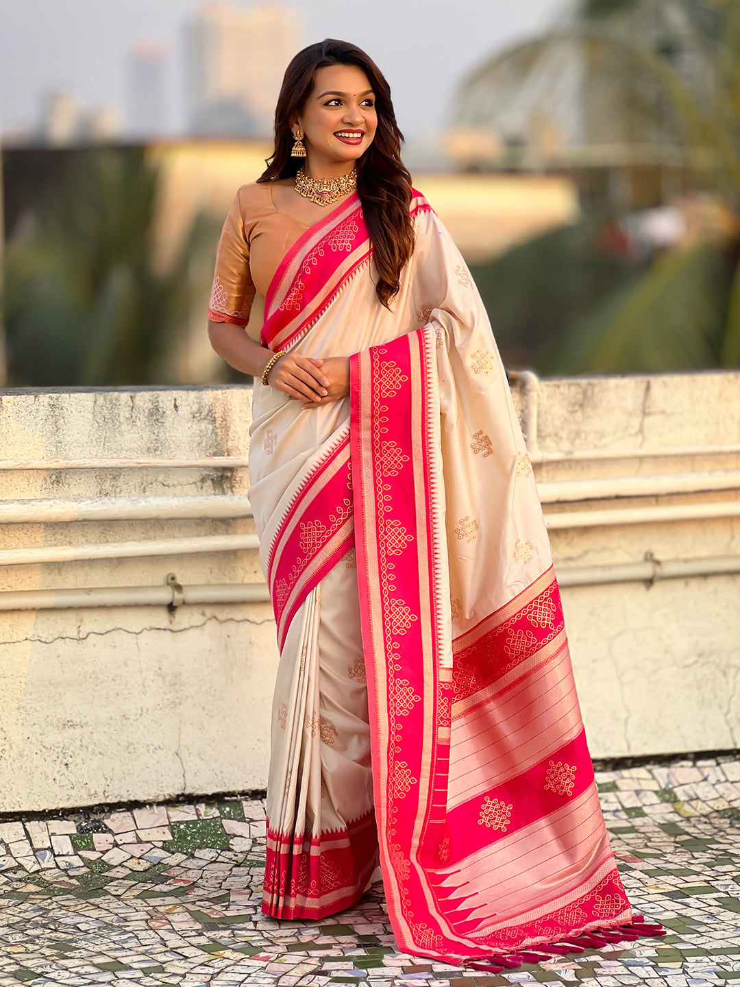Cream &amp; Pink Soft Traditional Kolam Art Concept Zari Woven Silk Saree