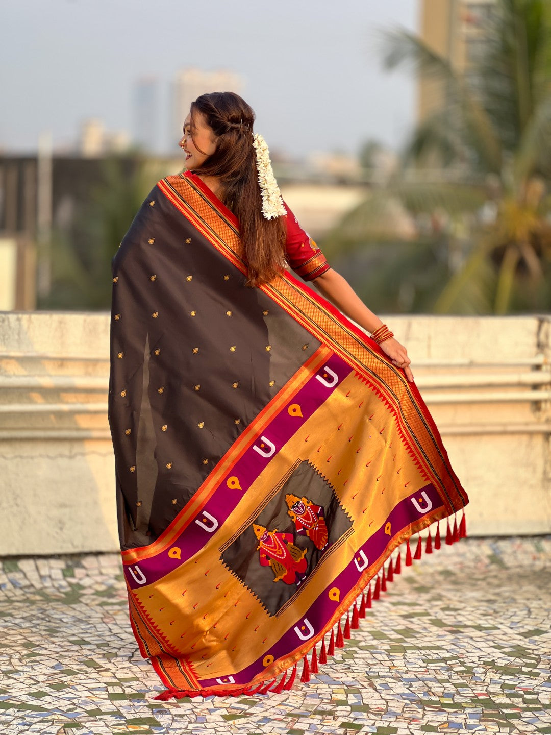 Black Vitthal Rukmini Contrast Paithani Silk Zari Woven Saree
