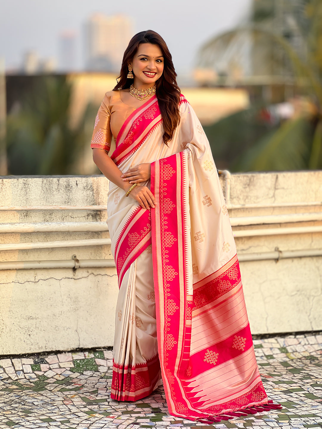 Cream &amp; Pink Soft Traditional Kolam Art Concept Zari Woven Silk Saree