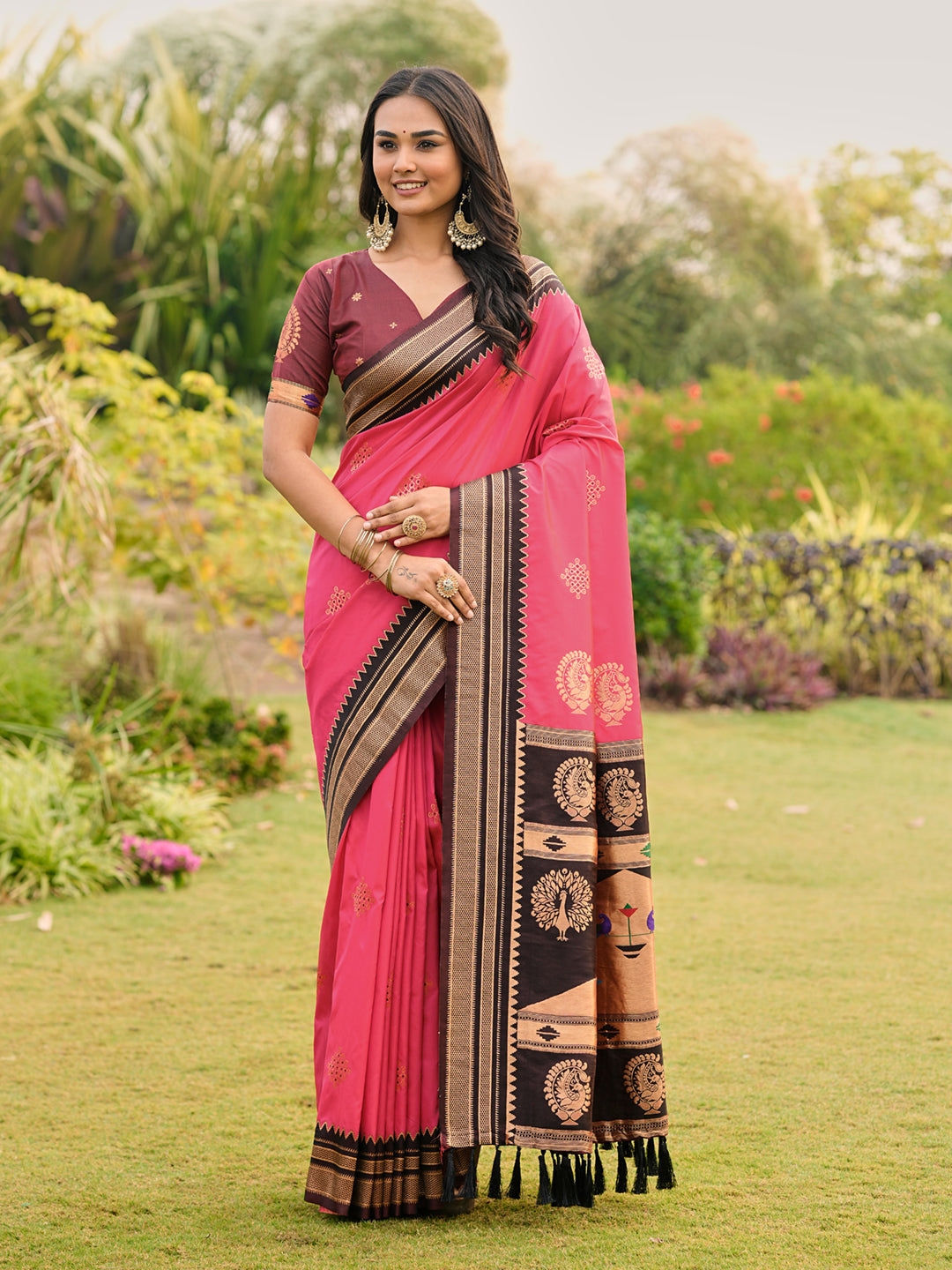 Rani Pink Soft Ikkal Silk Zari Woven Kolam Pattern Saree with Paithani Pallu