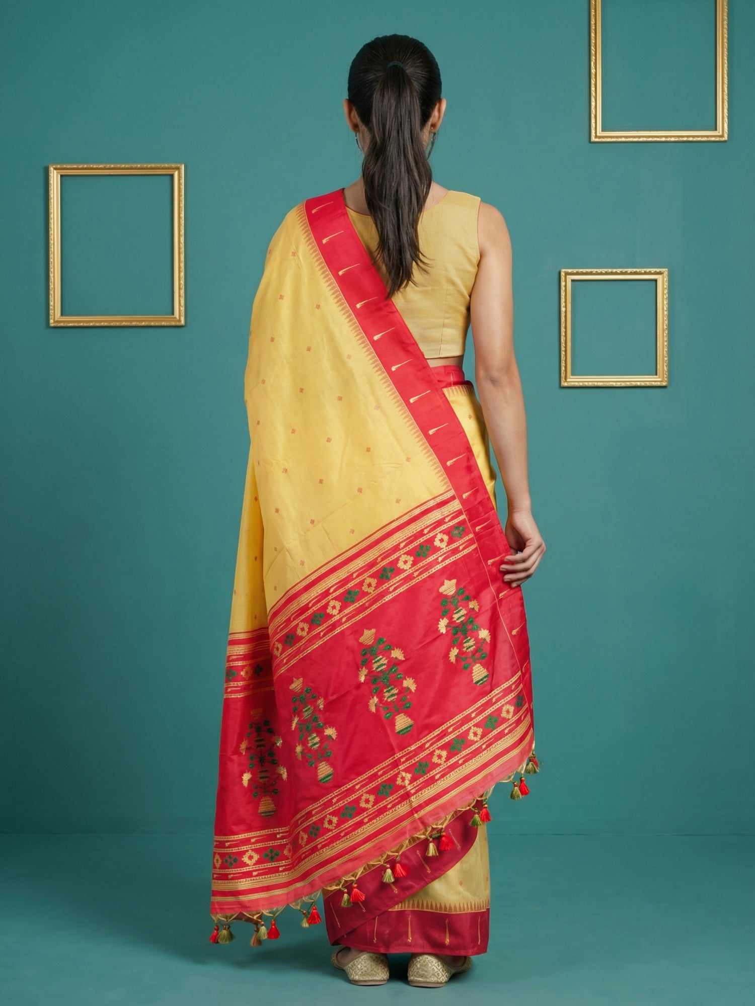 Cream &amp; Red Handloom Traditional Yeola Paithani Silk Saree