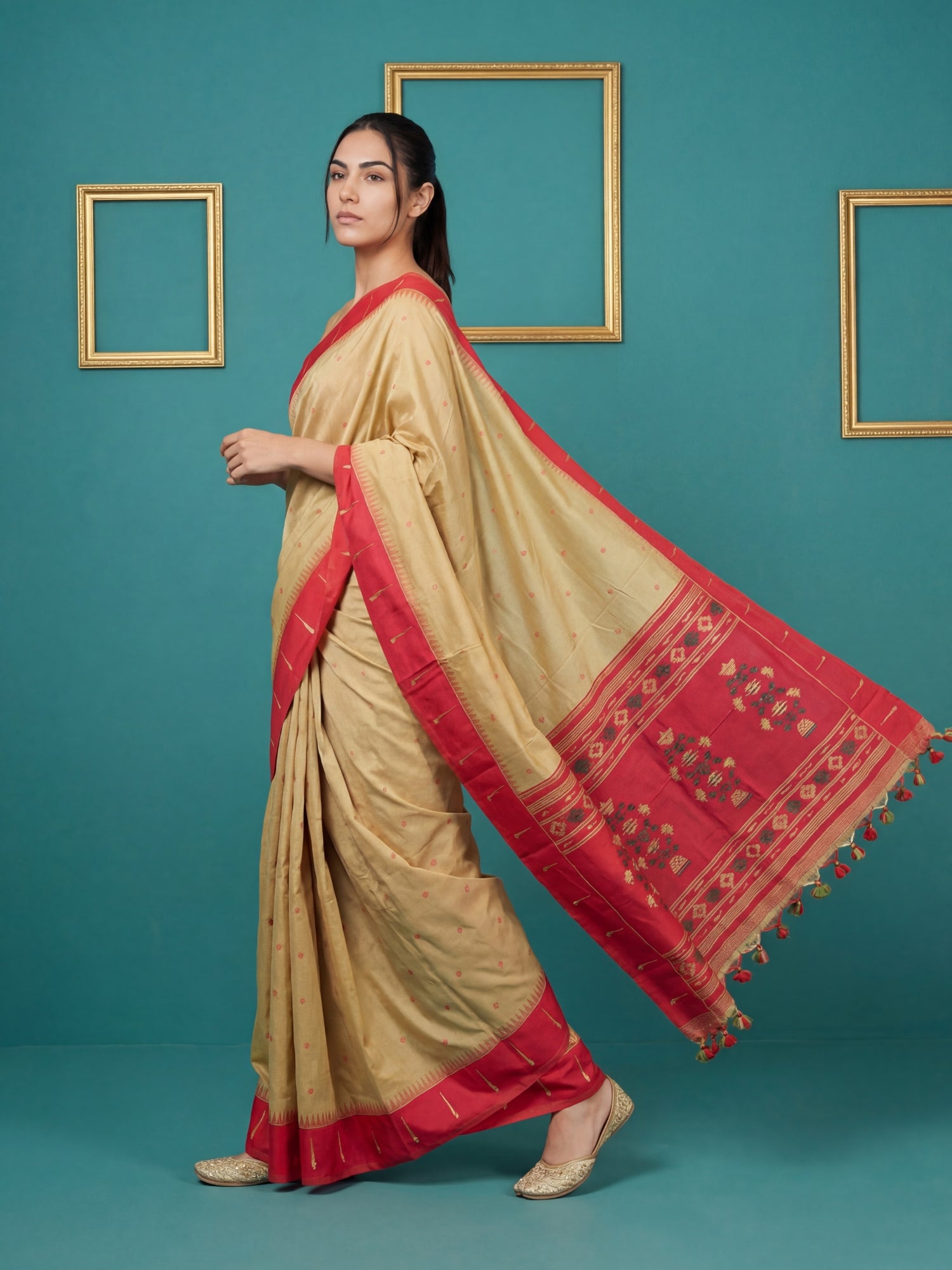 Cream &amp; Red Handloom Traditional Yeola Paithani Silk Saree
