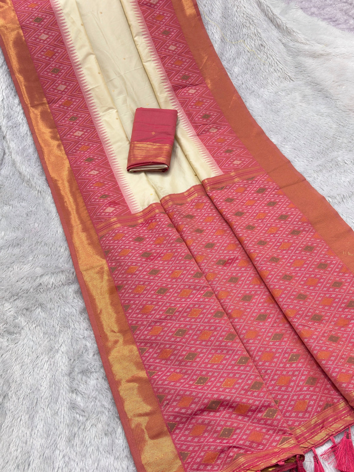 Cream Soft Ikkat Pochampally Patola Silk Zari Woven Saree