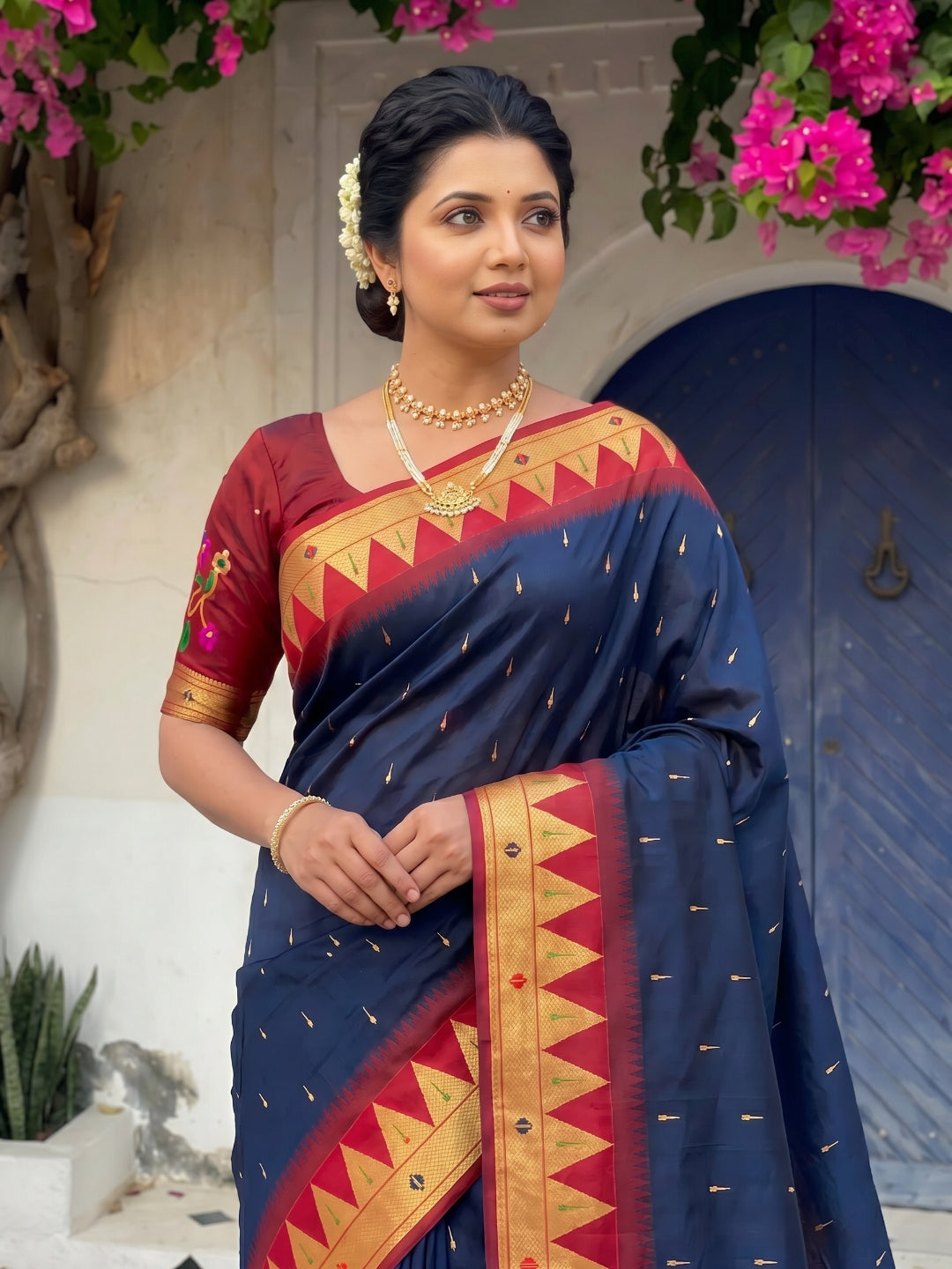 Black Vidya Balan Inspired Muniya Temple Paithani Silk Saree