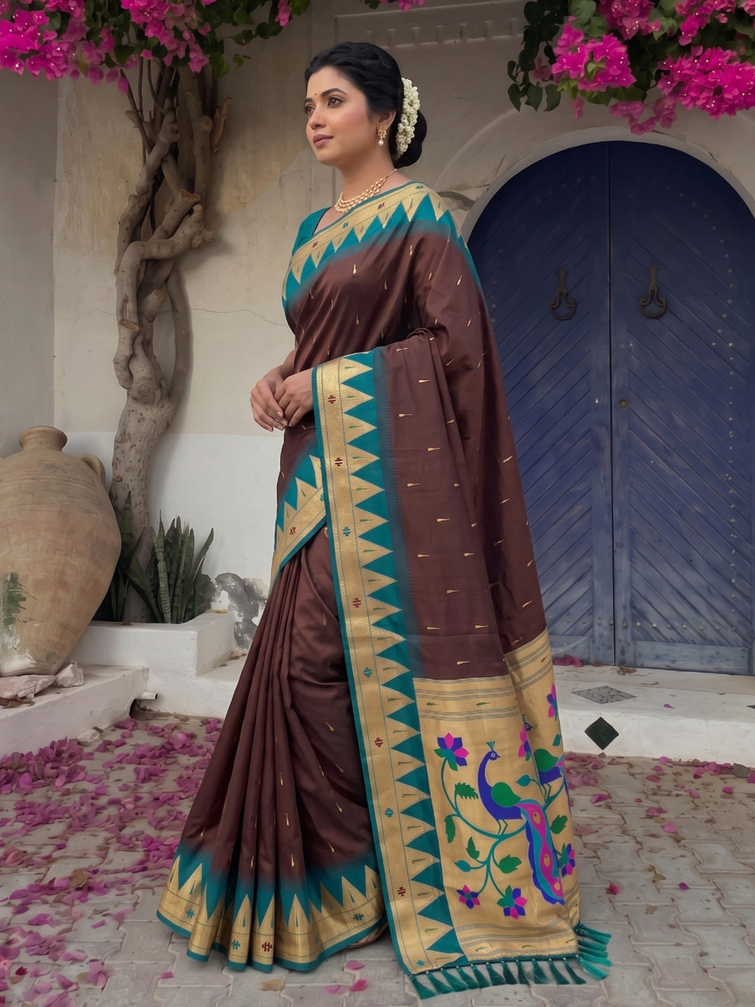 Coffee Vidya Balan Inspired Muniya Temple Paithani Silk Saree