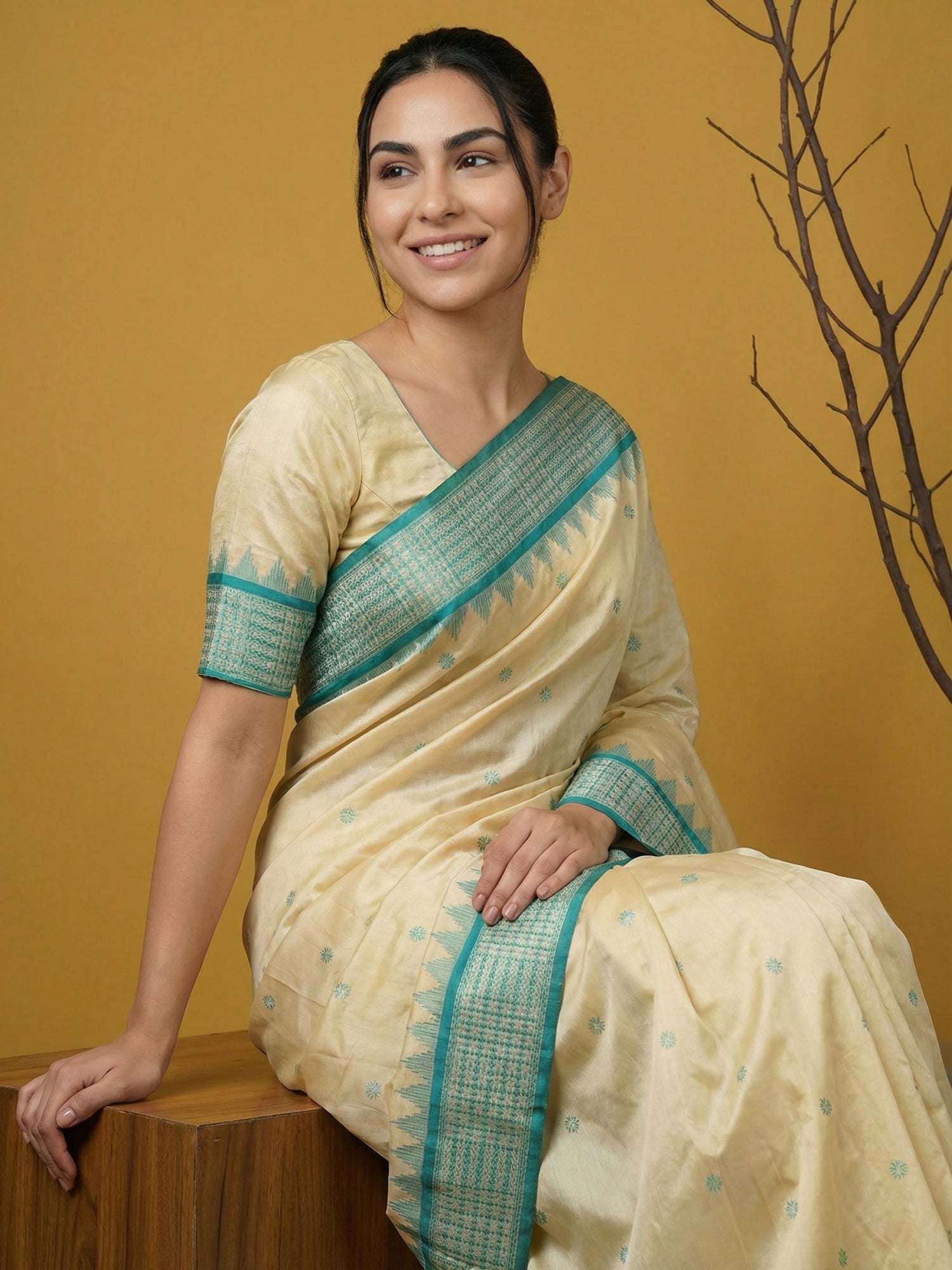 Cream &amp; Blue Soft Handloom with detailed Motifs Silk Saree