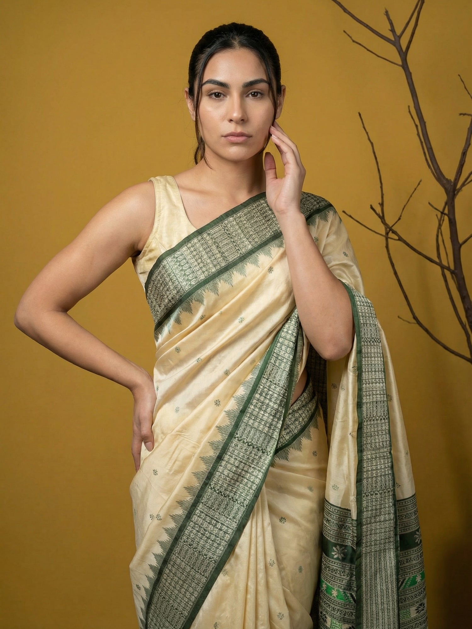 Cream &amp; Green Soft Handloom with detailed Motifs Silk Saree