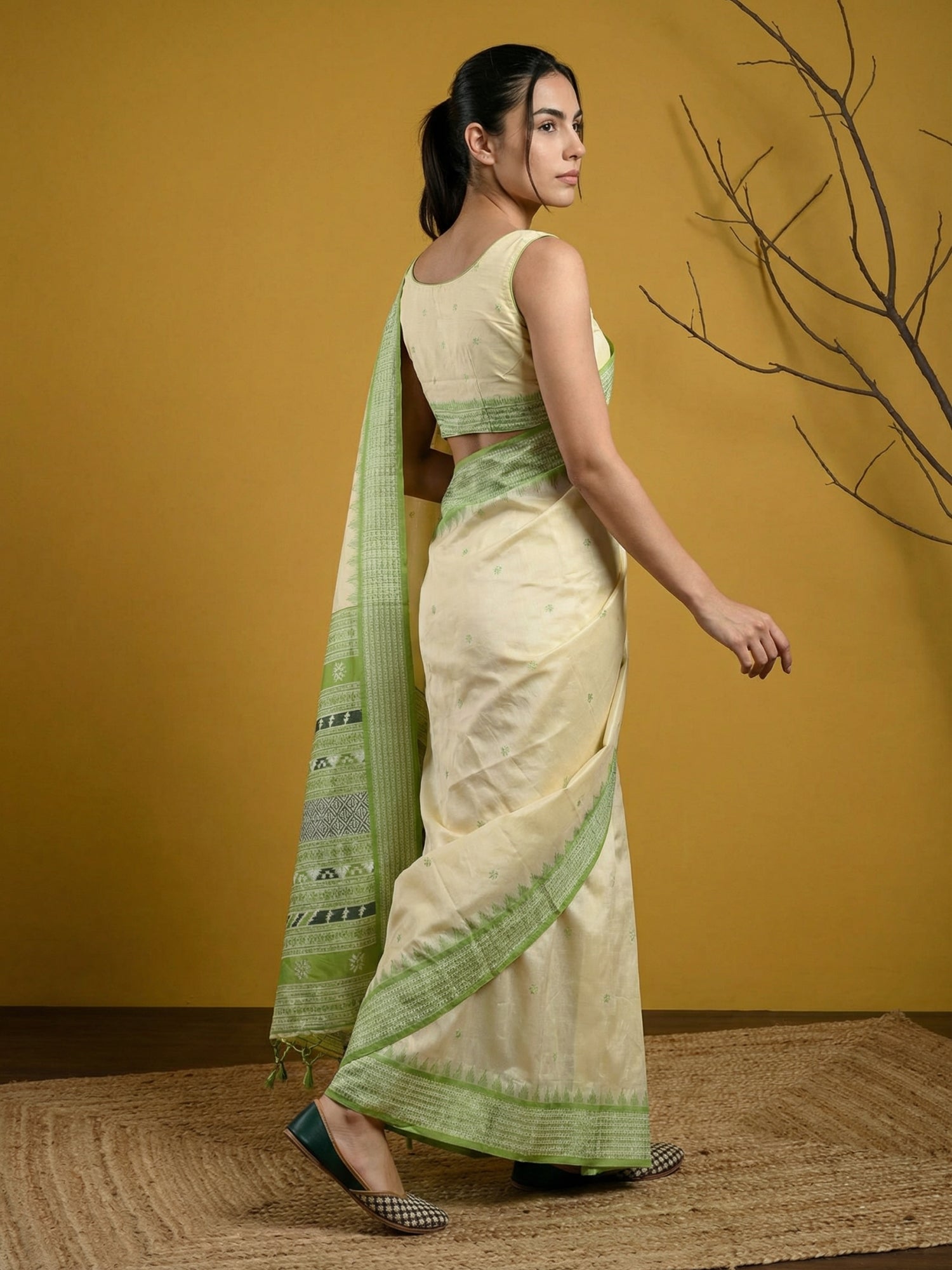 Cream &amp; Pista Green Soft Handloom with detailed Motifs Silk Saree