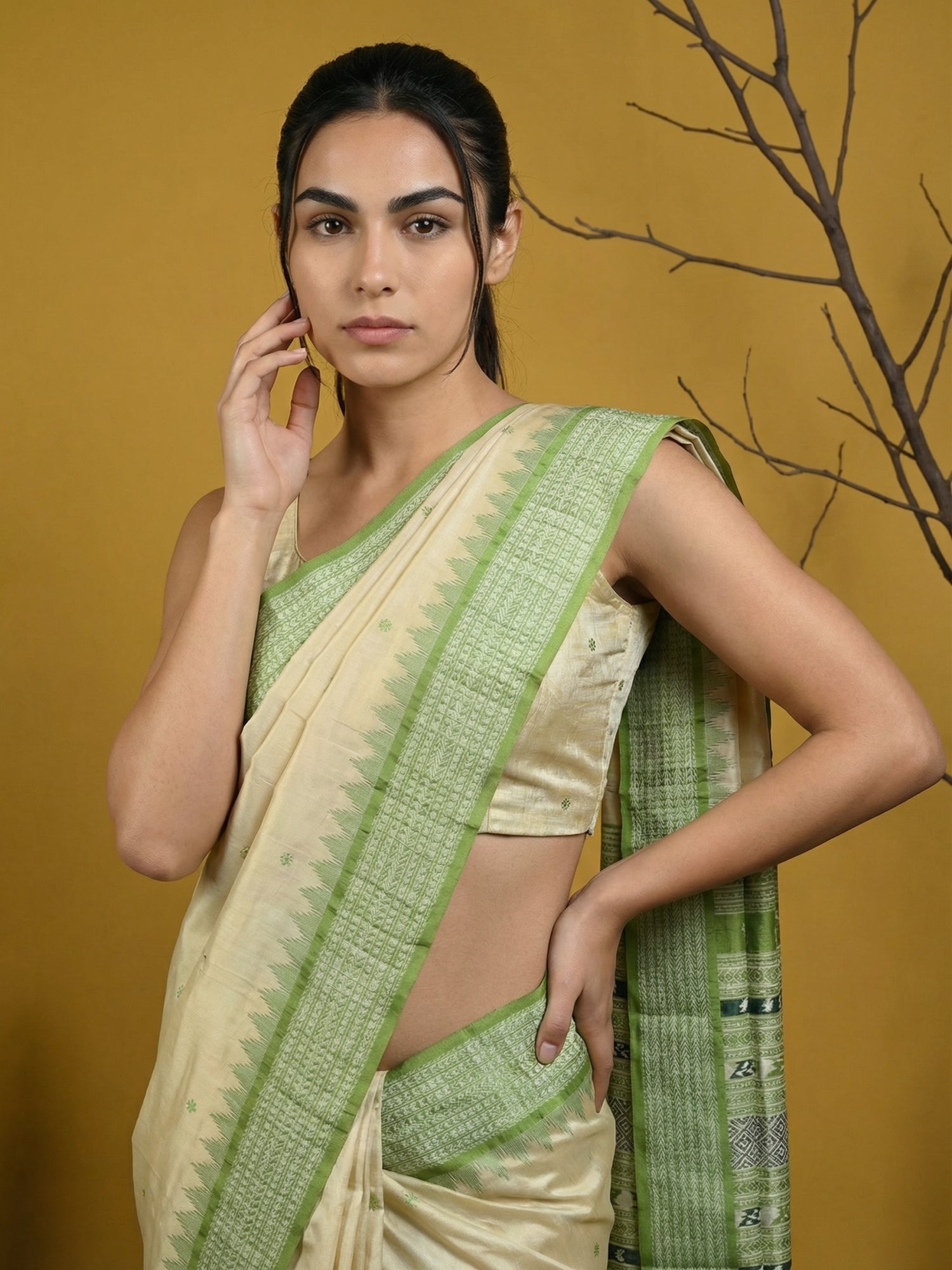 Cream &amp; Pista Green Soft Handloom with detailed Motifs Silk Saree