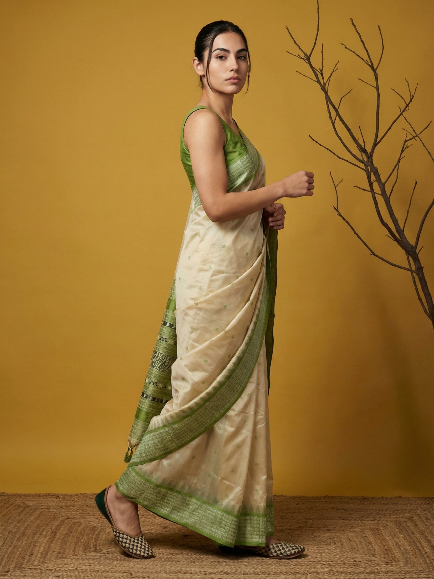 Cream &amp; Pista Green Soft Handloom with detailed Motifs Silk Saree