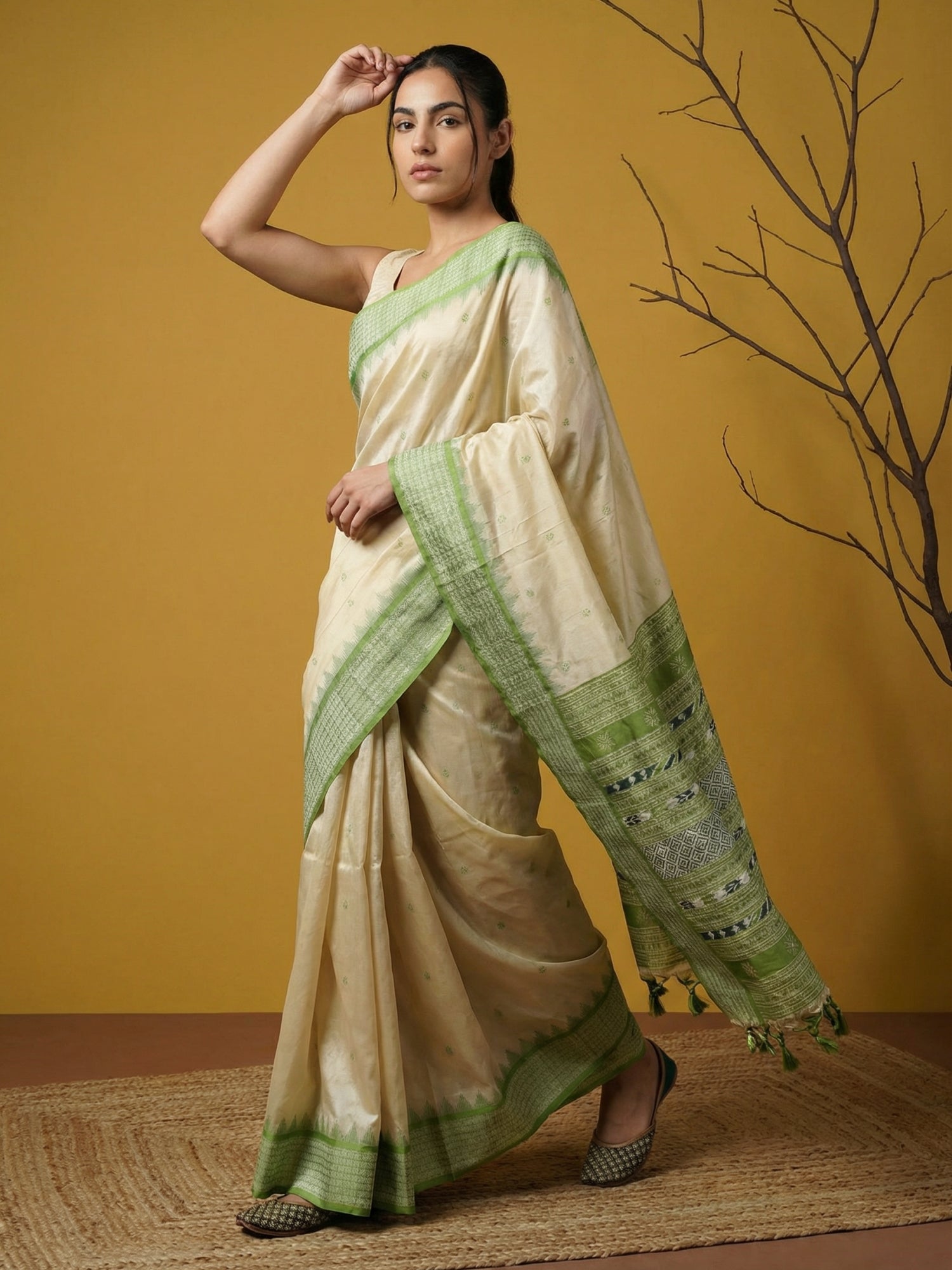 Cream &amp; Pista Green Soft Handloom with detailed Motifs Silk Saree