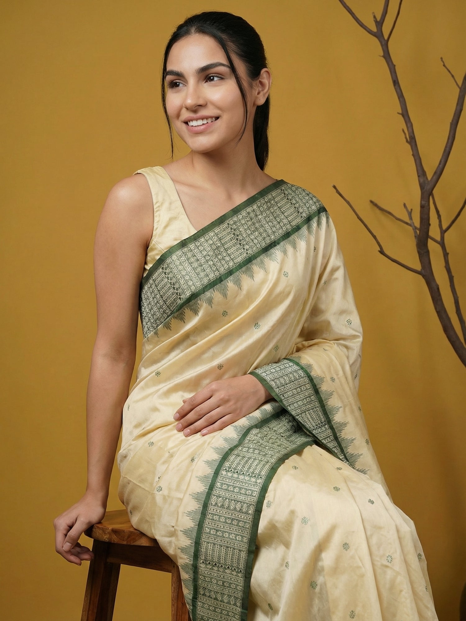 Cream &amp; Green Soft Handloom with detailed Motifs Silk Saree