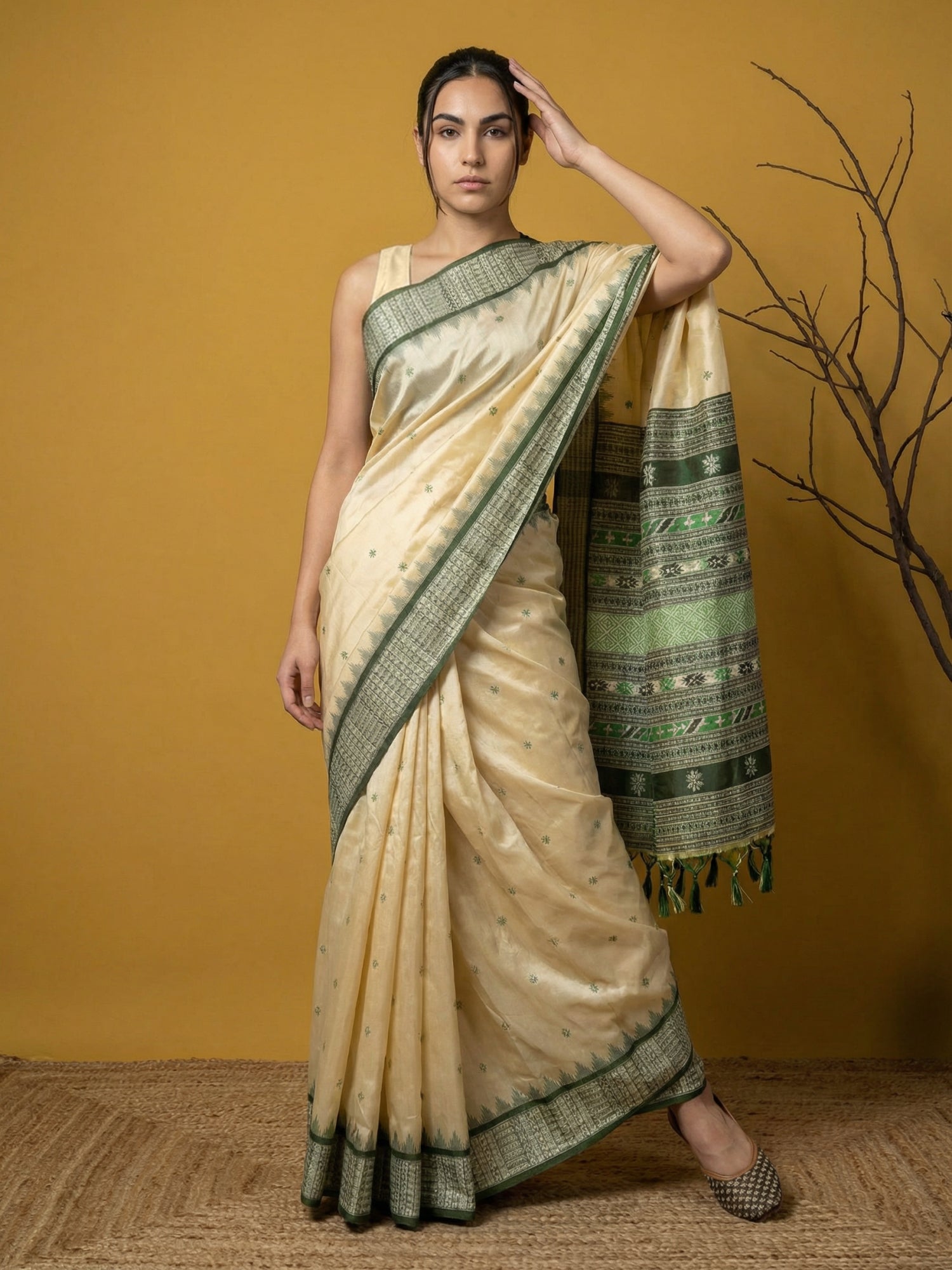 Cream &amp; Green Soft Handloom with detailed Motifs Silk Saree