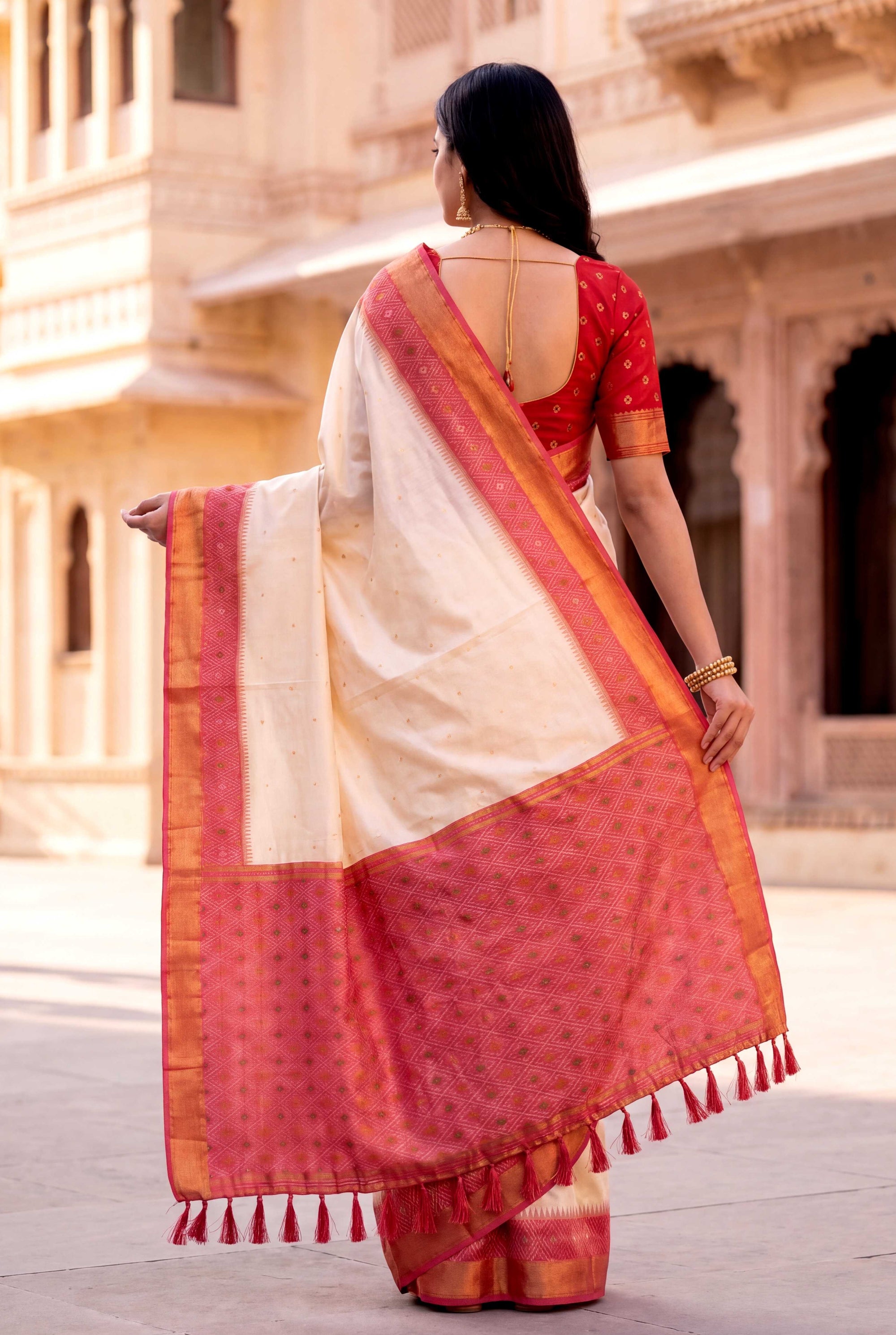 Cream Soft Ikkat Pochampally Patola Silk Zari Woven Saree