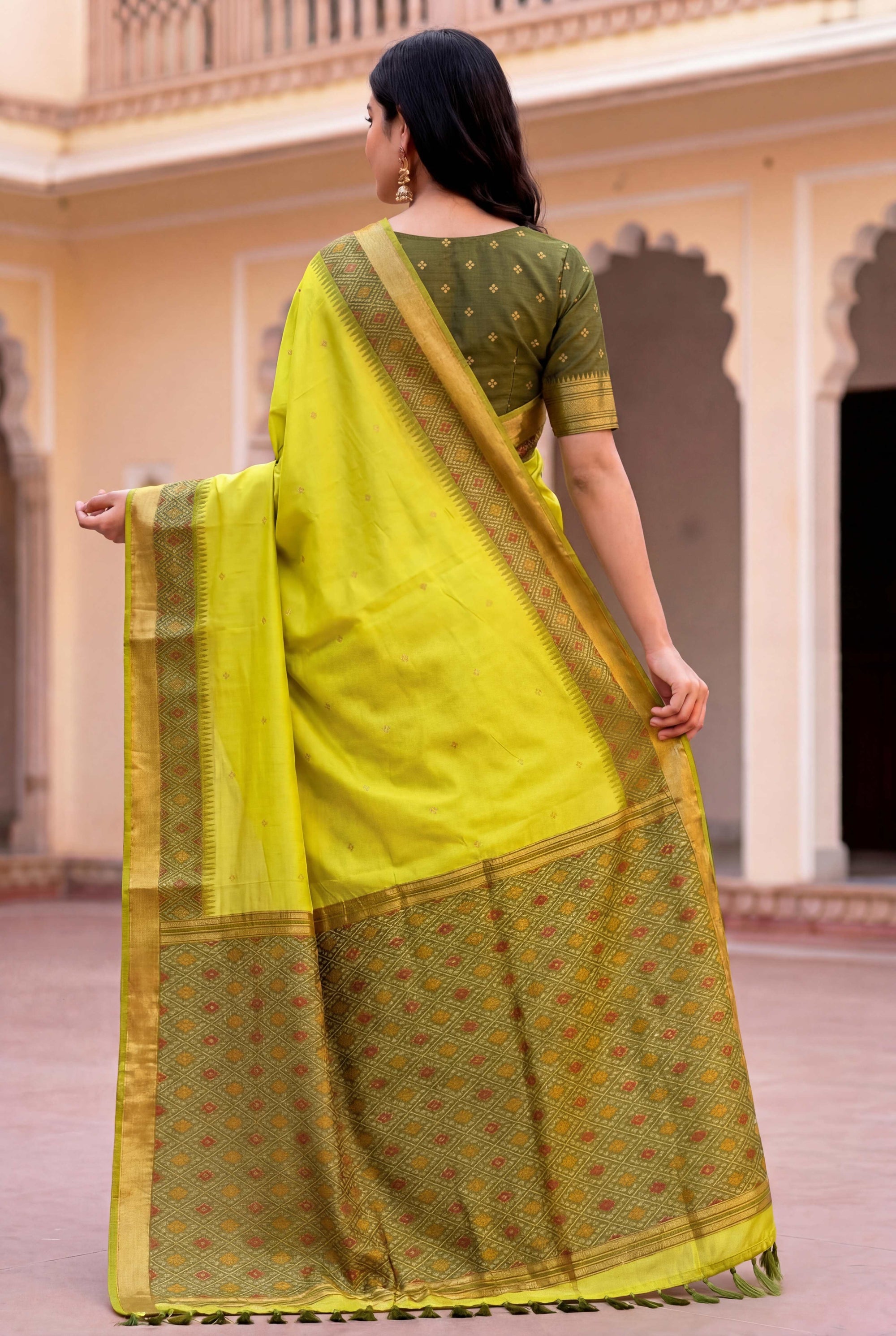 Mehendi Green Soft Ikkat Pochampally Patola Silk Zari Woven Saree